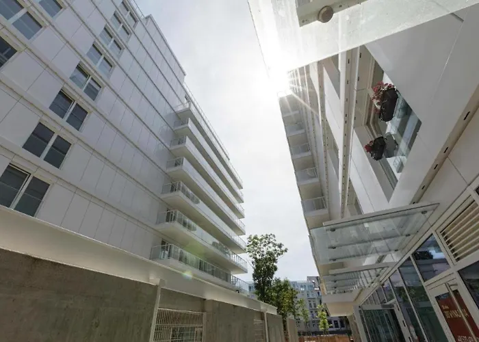 شقة Central - Great Location - Cozy And Bright - Kw46 *